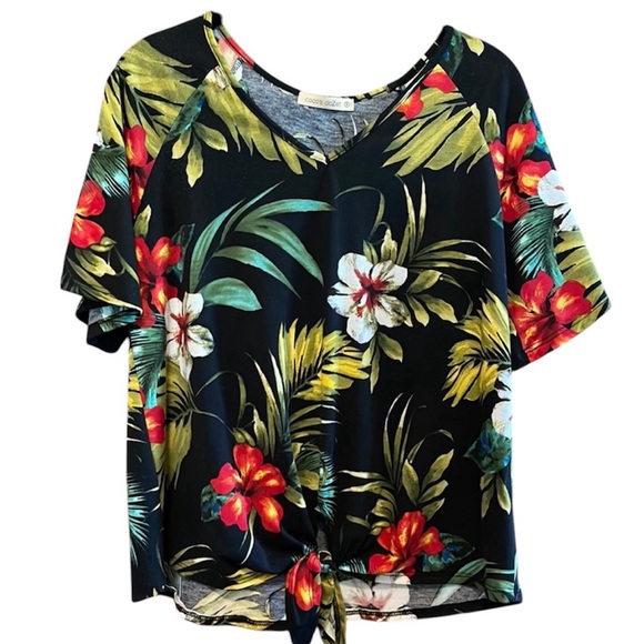 CoCo’s CloZet Black Tropical Floral Front tie tee t shirt Blouse Small - Picture 1 of 6